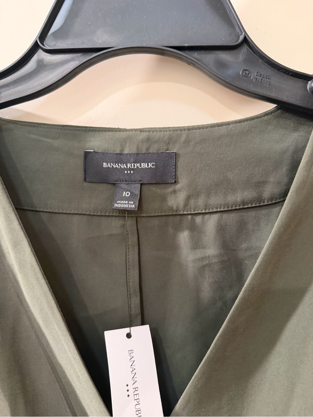 Banana Republic Olive V-Neck Button Front Top - Picture 4 of 7